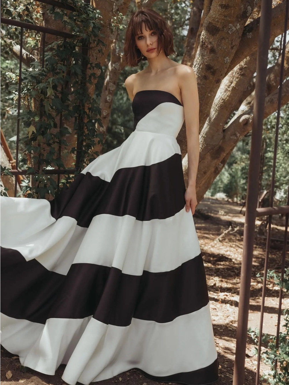 New Mac Duggal Black And White Colorblock Gown